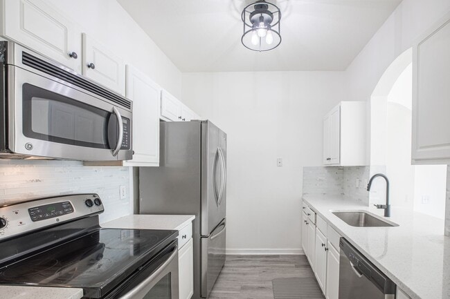 Building Photo - Stone Bridge