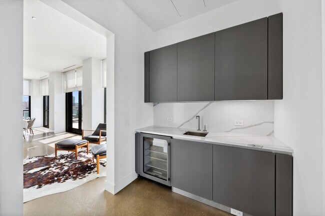 Building Photo - 900 W Washington Blvd