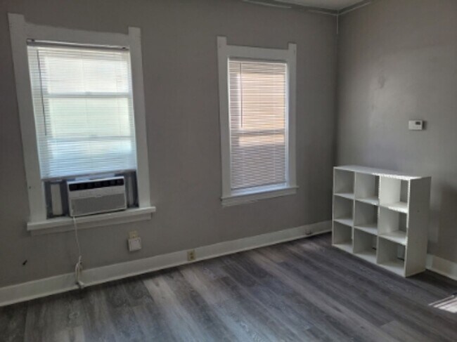 Building Photo - 40212
