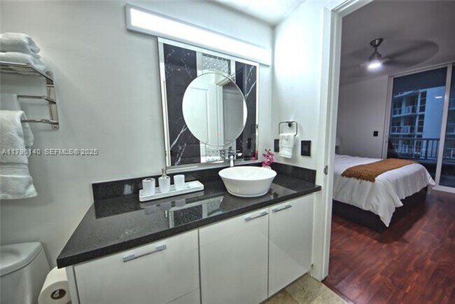 Building Photo - 170 SE 14th St