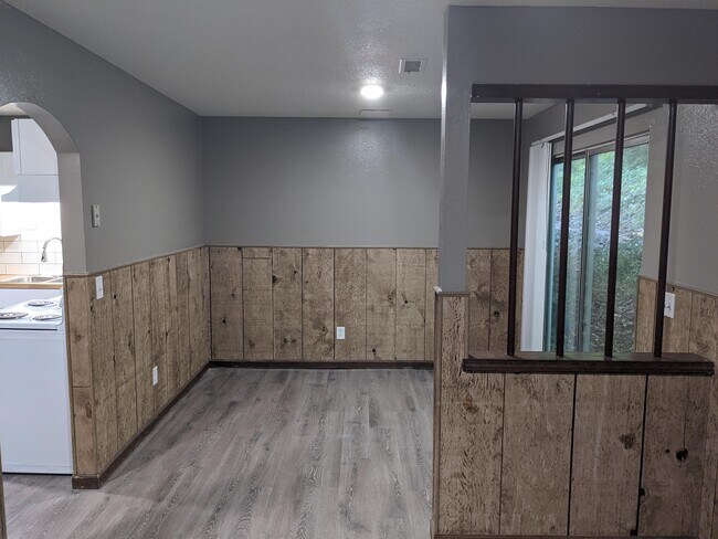 Building Photo - 1504 Colony Park Dr