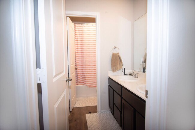 Building Photo - 12727 Taymouth Manor Dr