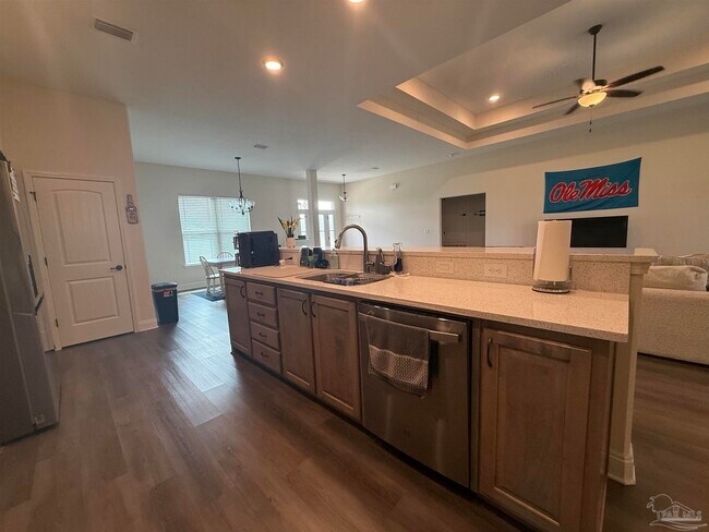 Building Photo - 5511 Micanopy Dr