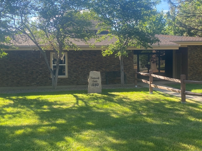 Building Photo - 501 Golden Cir