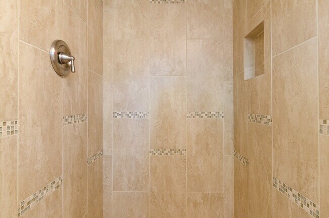 Building Photo - 827 Glendora Dr