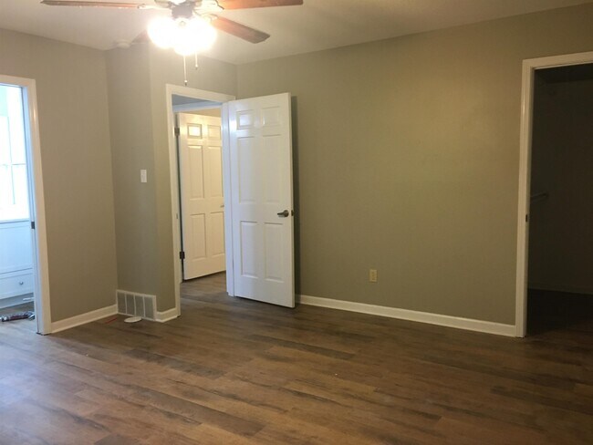 Building Photo - 2159 New Meadow Dr