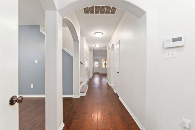 Building Photo - 1190 Stallion Ridge