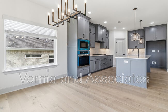 Building Photo - 920 Trestle Ln