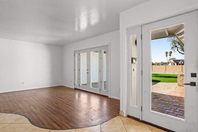 Building Photo - Prime ASU Location 5BR Home with Pool & Garage