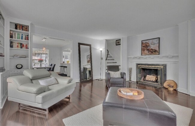 Building Photo - 42 Tanglewylde Ave