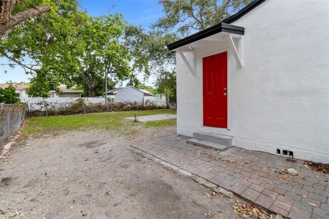 Building Photo - 1325 NW 51st St