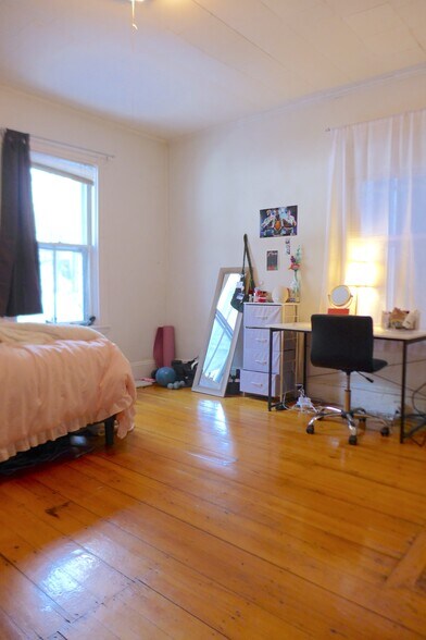 Building Photo - 61 Hillside St