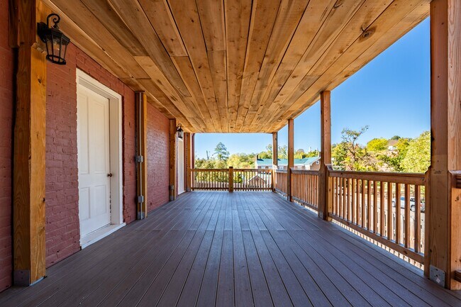 Building Photo - 120 S Cherokee St