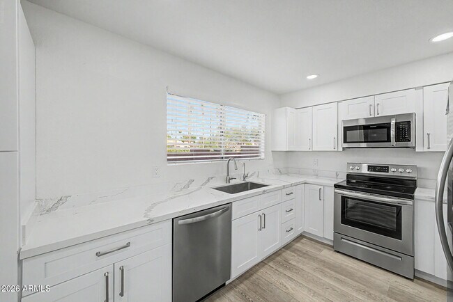 Building Photo - 11145 N 109th St