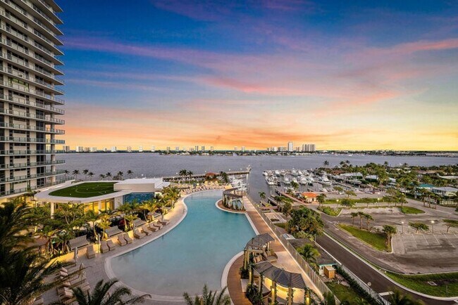 Building Photo - 220 Lake Shore Dr