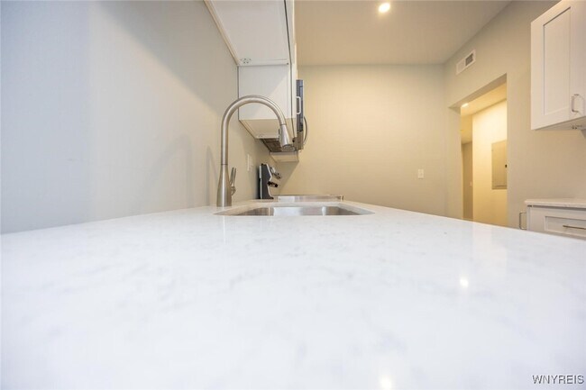 Building Photo - 1008 Elmwood Ave