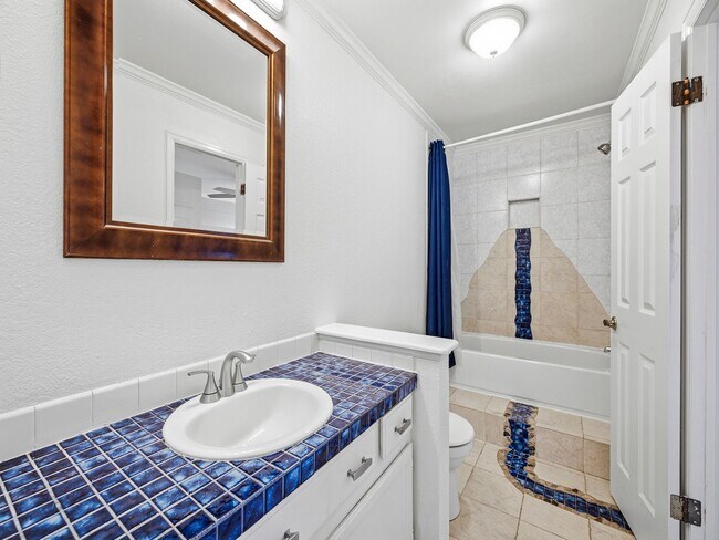 Building Photo - 2828 Silverplume Dr