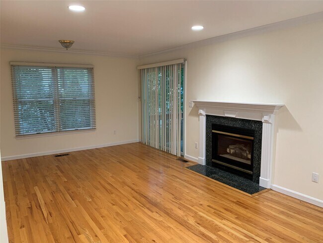 Building Photo - 243 Boulevard