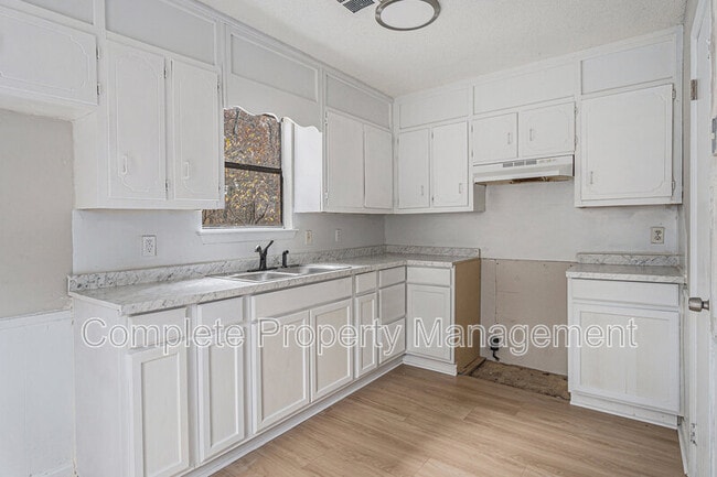 Building Photo - 784 15th Ct NW