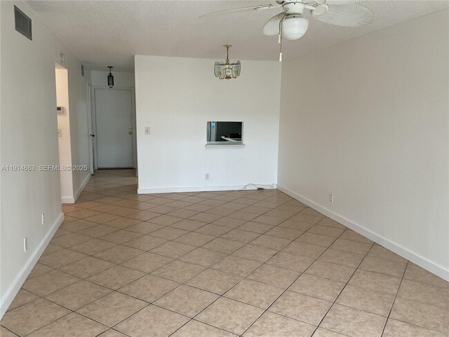 Building Photo - 301 Cambridge Rd