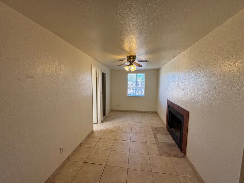 Building Photo - 7431 E Desert Aire Dr