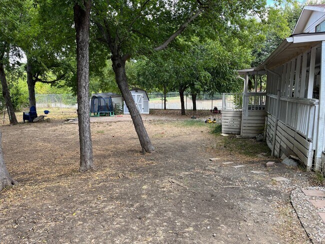 Building Photo - 830 Blackburn St