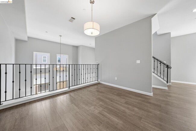 Building Photo - 817 Estancia Ter