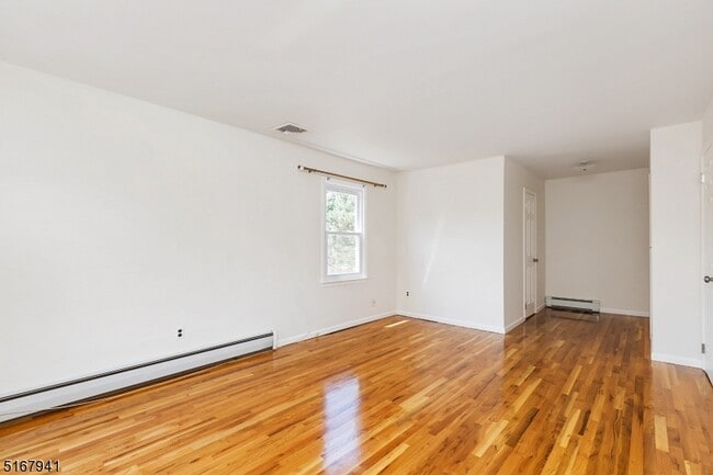 Building Photo - 6 Jean Dr