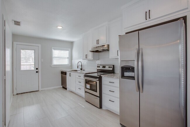 Building Photo - Pre Leasing for Fall 2026! 3/2 in Tech Terrace