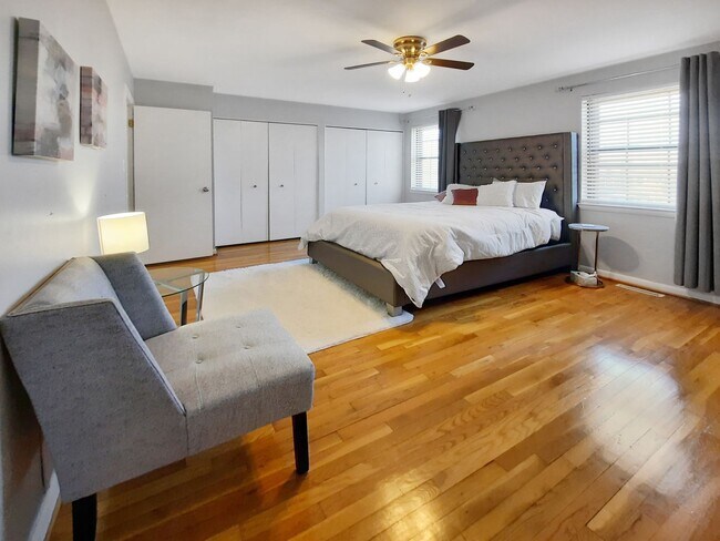 Building Photo - Experience refined living in the gated Dulaney Towers Community