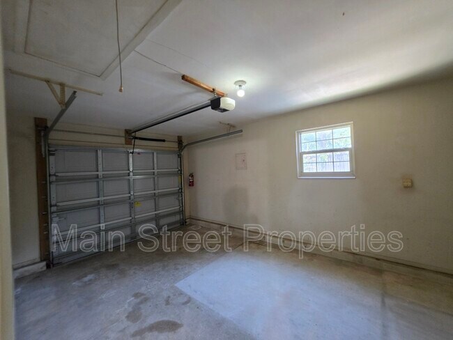 Building Photo - 5505 Fairview Dr