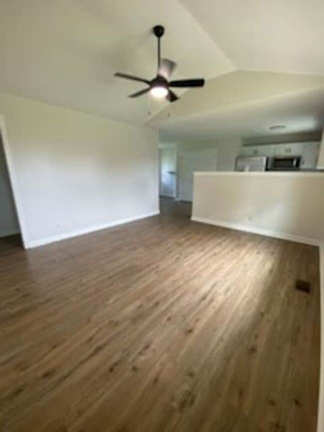 Building Photo - 1925 Timberline Cir
