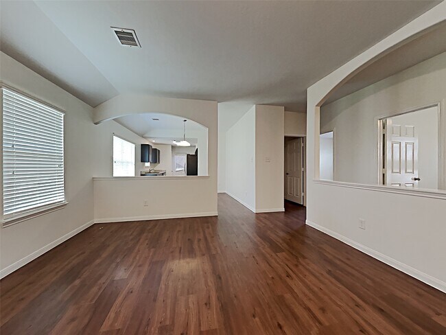 Building Photo - 2415 Hiacintas Way