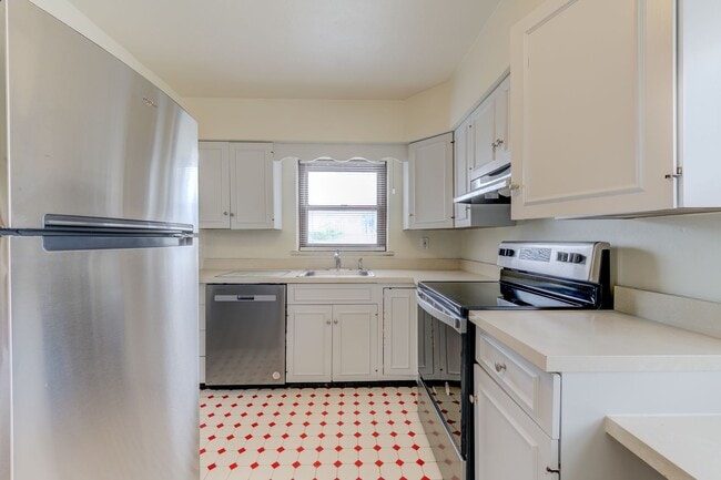 Building Photo - (144) 1154-58 Moorlands Dr.