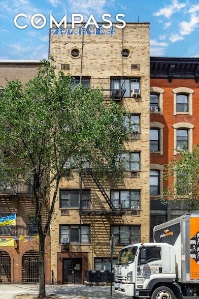 Building Photo - 205 2nd Ave