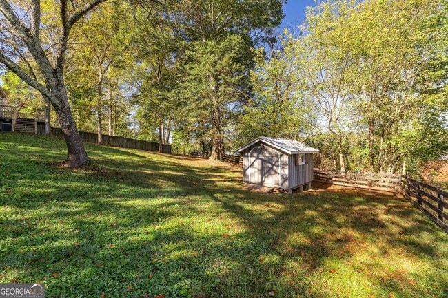 Building Photo - 255 Lowry St