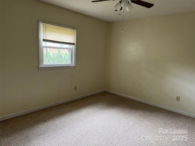 Building Photo - 1237 15th Ave NW