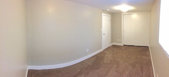 Building Photo - 664 E Ramona Ave