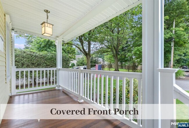 Building Photo - 385 Fern Ave