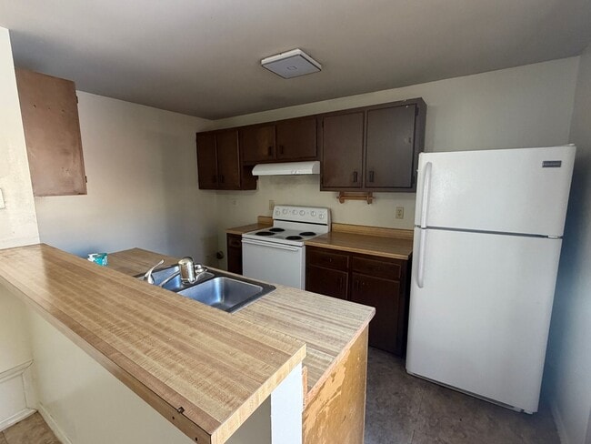 Building Photo - Three Bedroom/One Bath Home In Huber Heights Located On Quiet Cul-de-sac