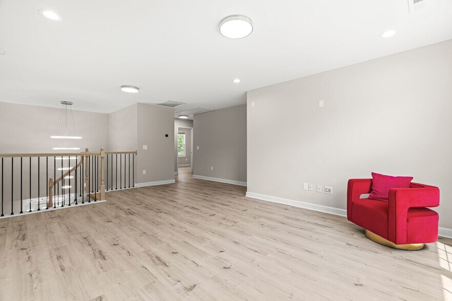 Building Photo - 900 Vandalia Dr