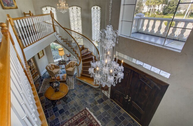 Building Photo - 13703 Lakeshore Way Cove