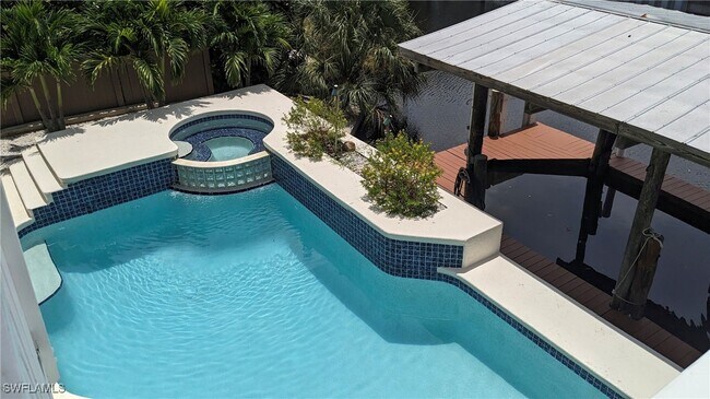 Building Photo - 2662 Riverview Dr