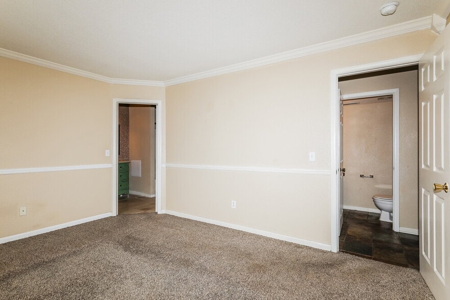 Building Photo - 720 Treyburn Lakes Way