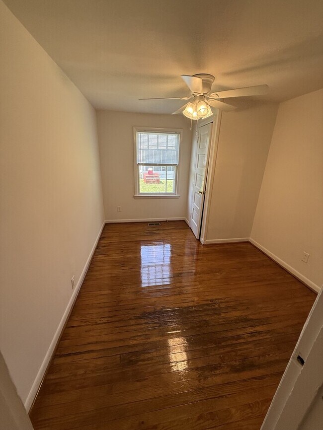 Building Photo - 3 bd 2 ba House