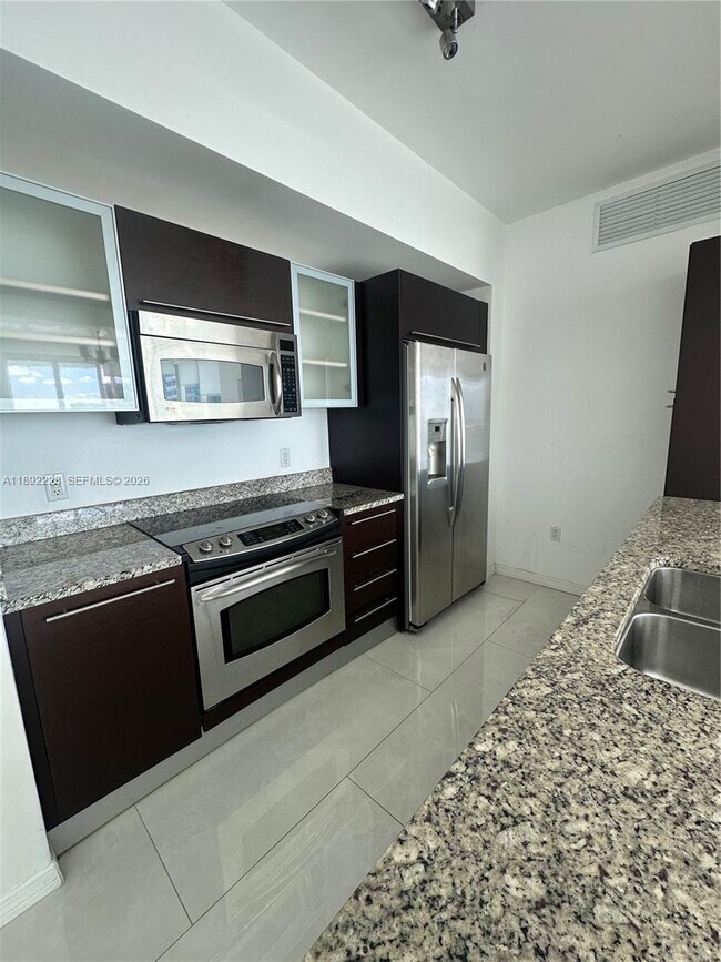 Building Photo - 951 Brickell Ave