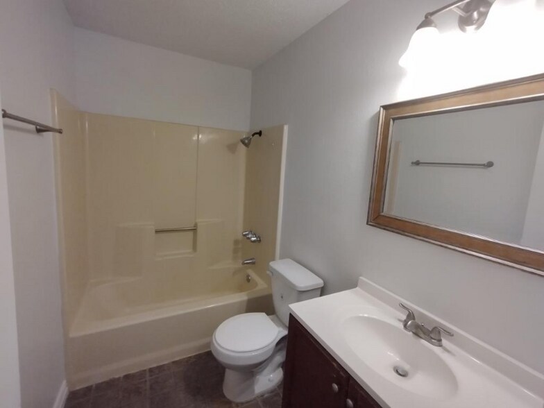 Building Photo - 3608 Saratoga Ave