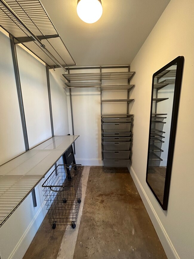 Building Photo - 426 Marietta St NW