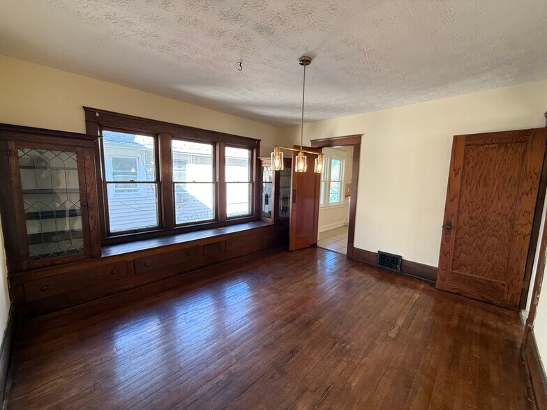 Building Photo - 1317 W 106th St