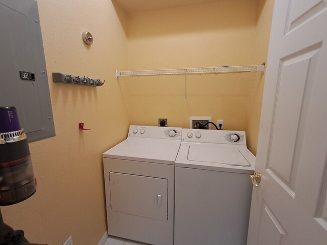 Building Photo - 7880 Lake Sawgrass Loop